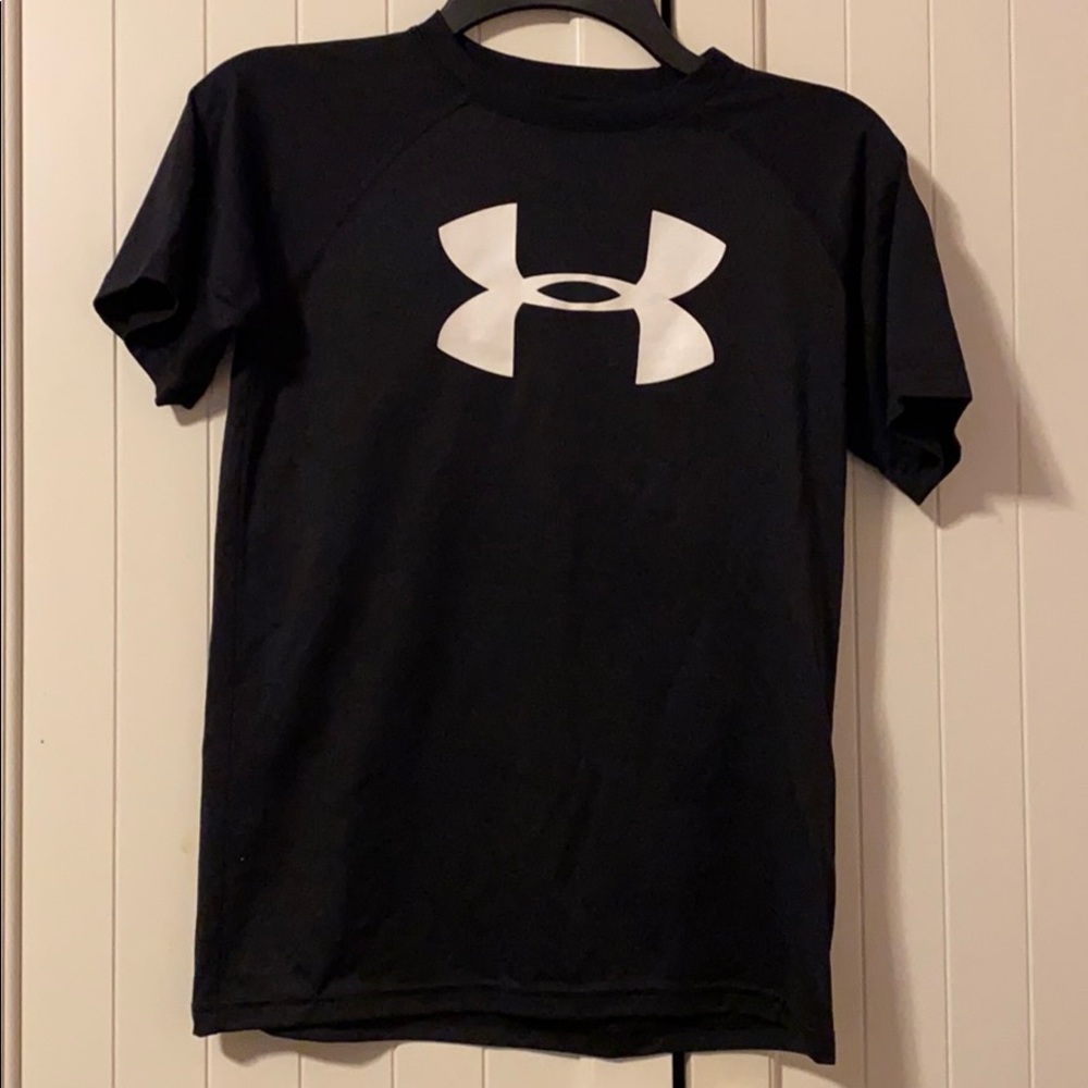 Under armor boys medium shirt